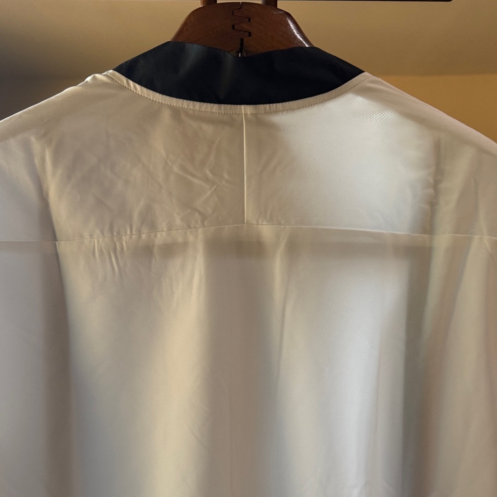Nike Men's White and Black Windbreaker - Picture 6 of 8